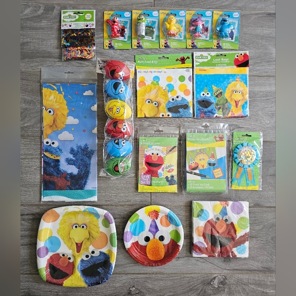 SESAME STREET Elmo & Friends Birthday party Supplies NWT - Picture 1 of 7